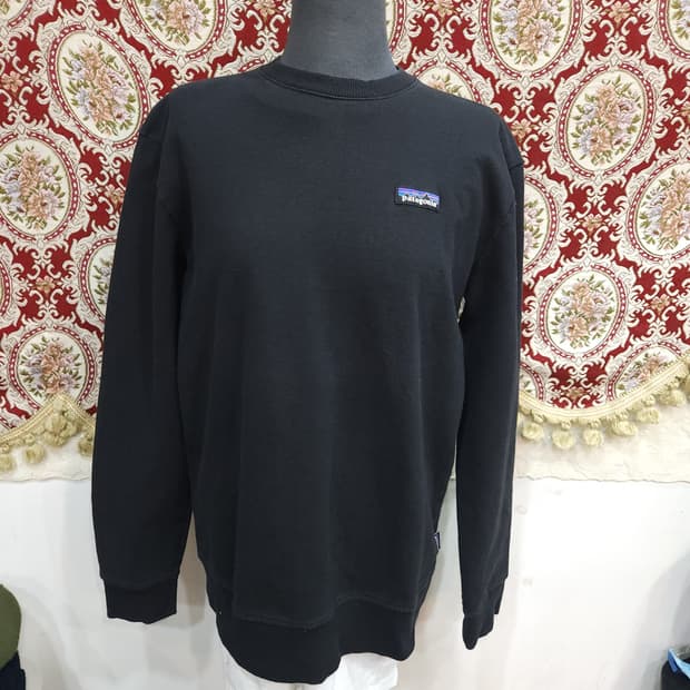 파타고니아 P6 업라이절 블랙 기모 맨투맨

