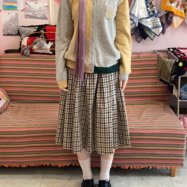 플리츠 체크 미디 스커트