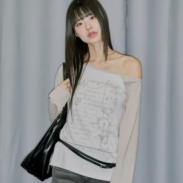 오드스튜디오 오프숄더 롱슬리브