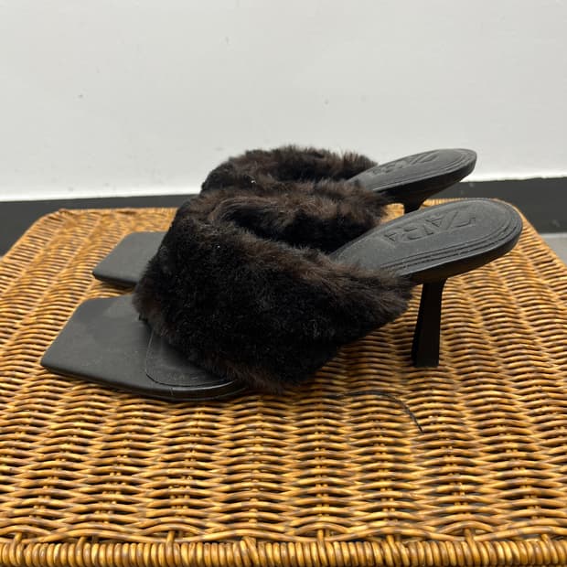 Zara 퍼 힐 39 245