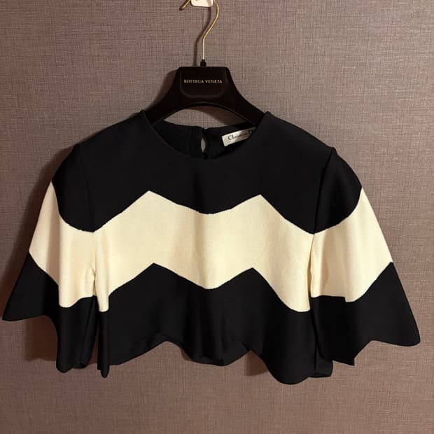 디올 Christian Dior 크리스찬 디올 크롭 니트