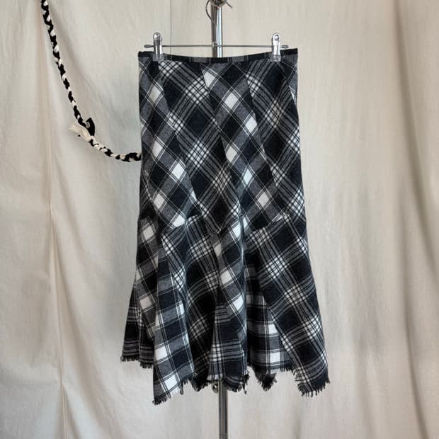 Checkered Skirt 체크패턴 비대칭 프린지 스커트
