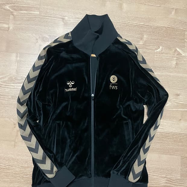 프리즘웍스 x 험멜 벨벳 트랙자켓