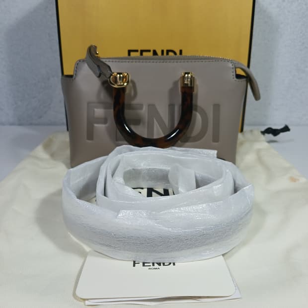 펜디 바이더웨이 토트백 미니 8BS067