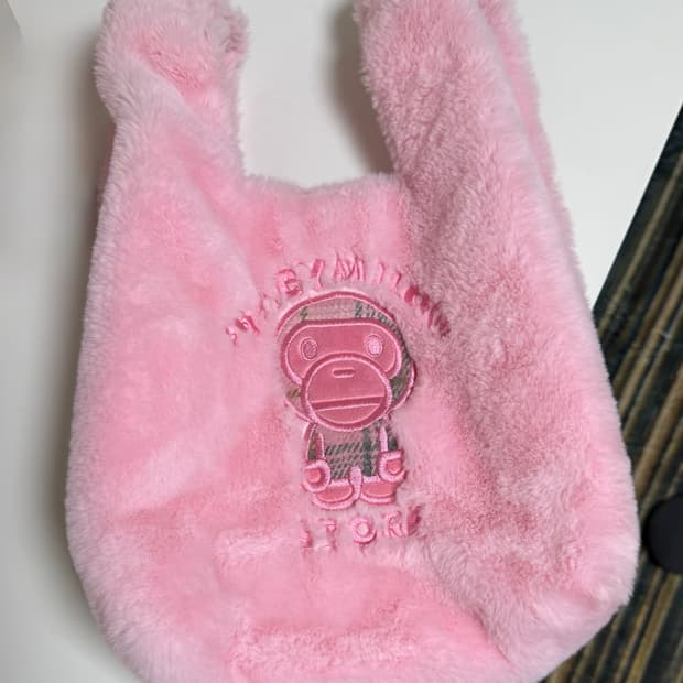 베이프 정품 베이비 마일로 퍼 토트백