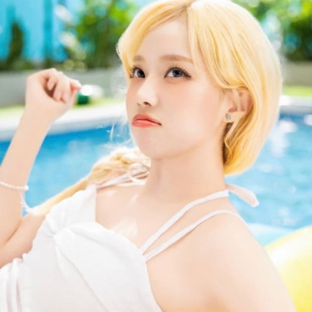 에스파 윈터 착용) 서울리 슬리브리스 탑 크림컬러 민소매 FAIRY 