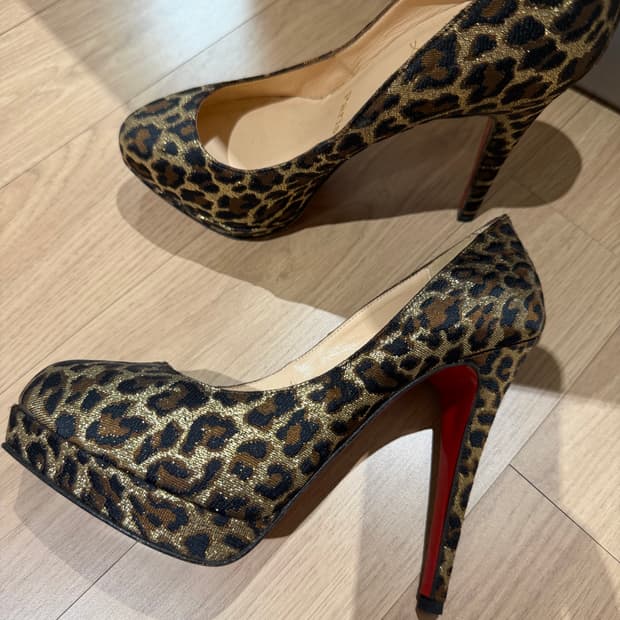 크리스찬루부탱 레오파드 힐