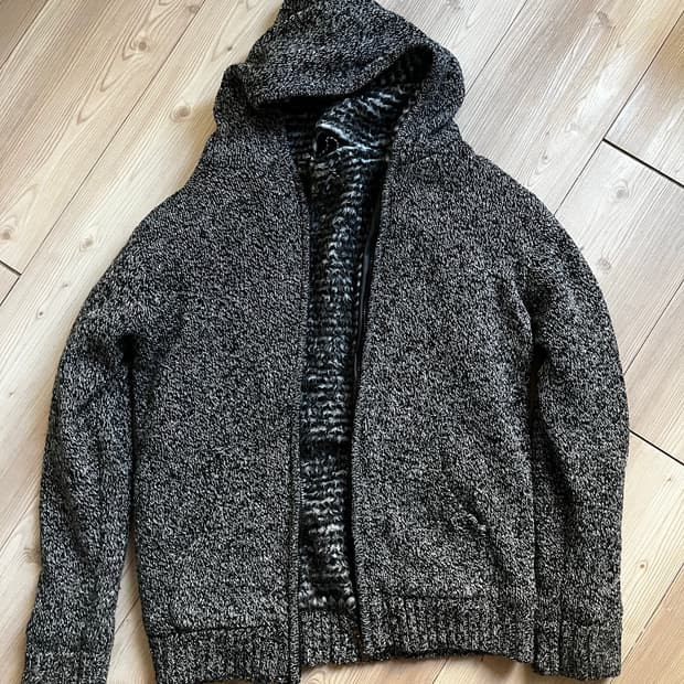 v kei grey knit hoodie