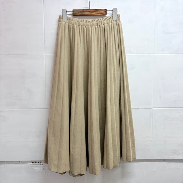 베이지 기모 주름 플리츠 언발 롱 스커트 