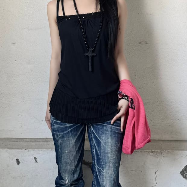 Layered sleeveless