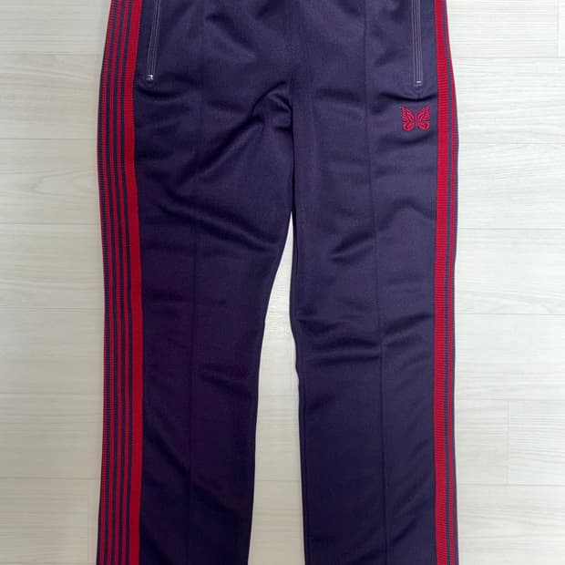 니들스 내로우 트랙팬츠 폴리 스무스 다크 퍼플 레드