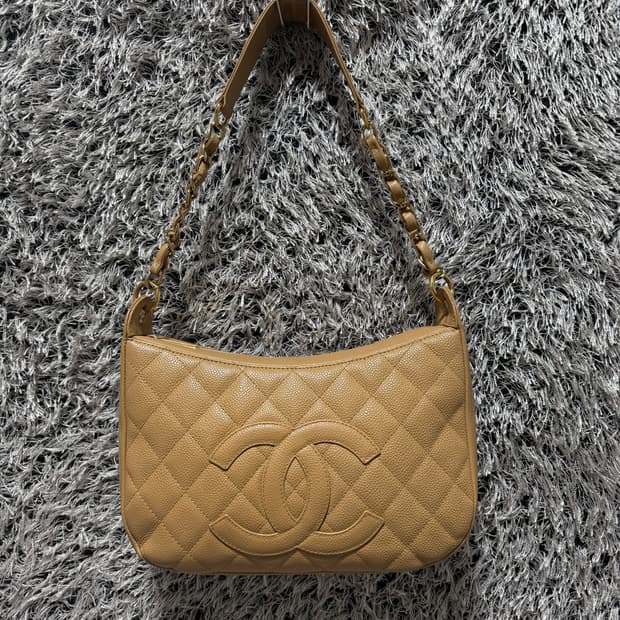 샤넬 캐비어 하프문 베이지 숄더백