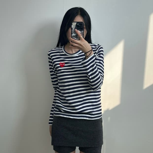 꼼데가르송 플레이 와펜 단가라 네이비 롱 슬리브 긴팔 티셔츠