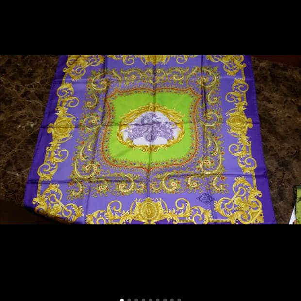 지아니 베르사체 실크 스카프 정품 새상 