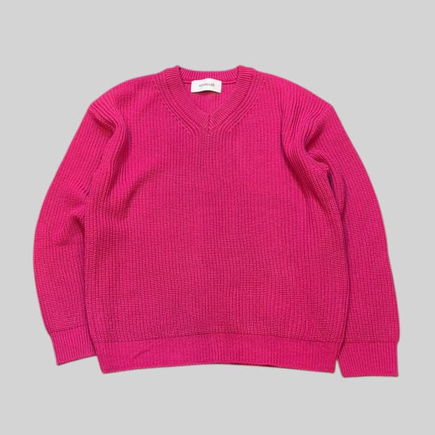 FREE 핫핑크 V넥 니트