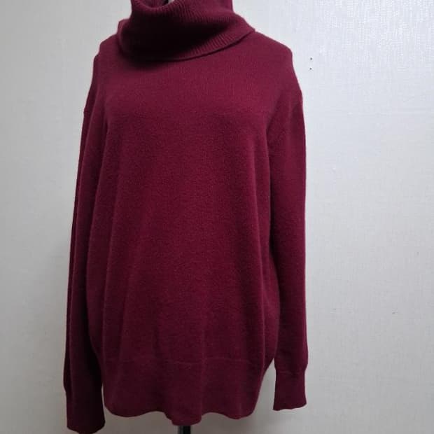 유니클로 100%퓨어 캐시미어 터들넥 폴라티 77 와인칼라 버건디
일본수