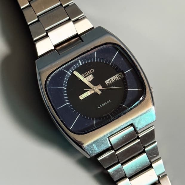 vintage SEIKO 5 Automatic metal watch