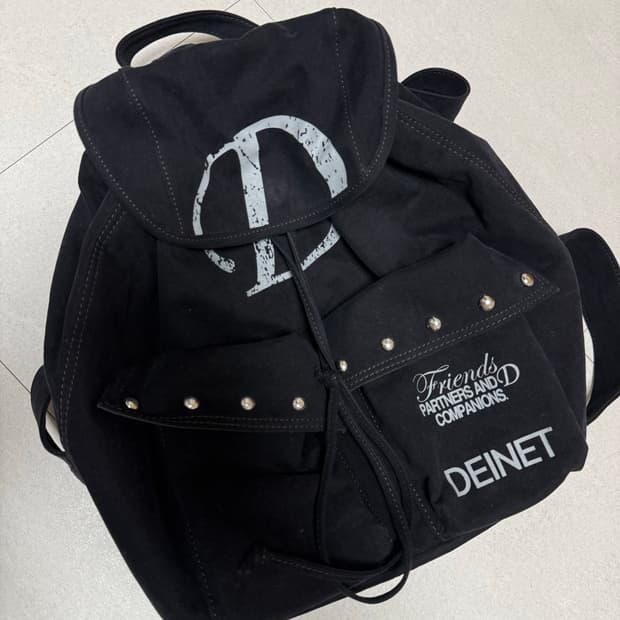 다이닛 스터드 포켓 백팩 블랙