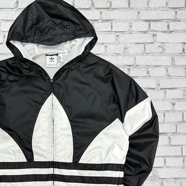 아디다스 신형 빅트레포일 빈티지 바람막이 M