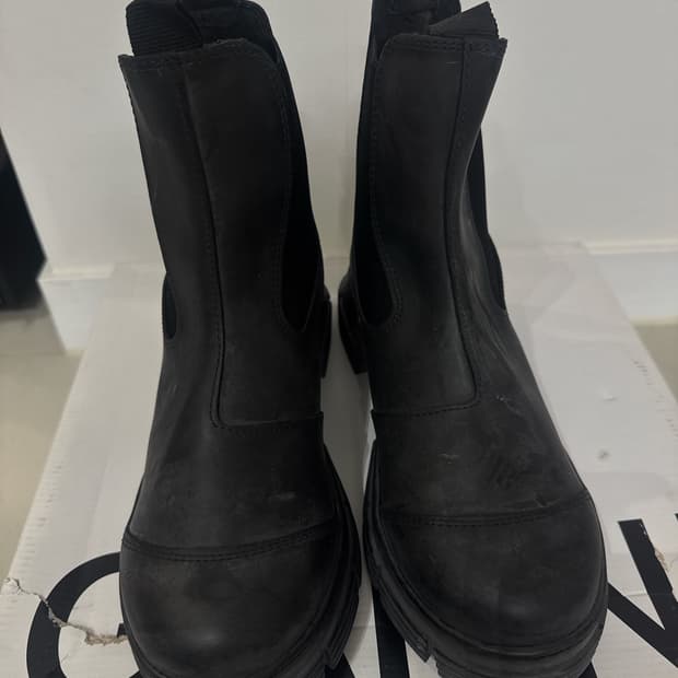 GANNI 블랙 첼시 부츠 260