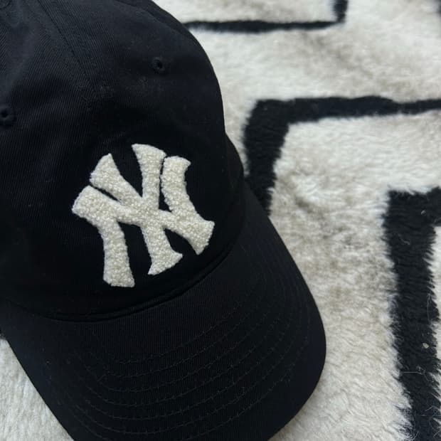 MLB 바시티 NY 스펠아웃 볼캡/블랙