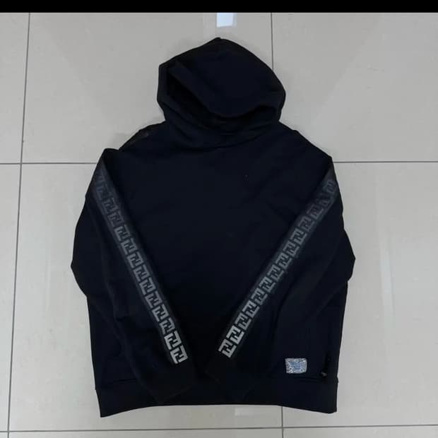 매장판 / 펜디 암그라데이션 후드티 L사이즈