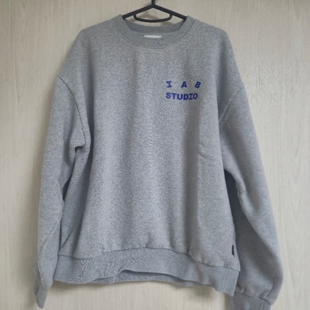 아이앱 스튜디오 라이트 그레이 맨투맨