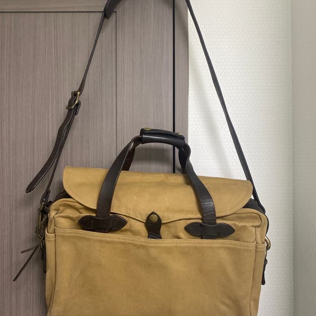 필슨 256 브리프 케이스 탄