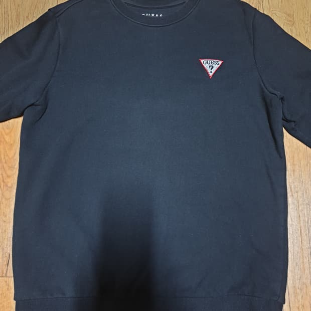 1037 게스 라운드 긴팔티 95 사이즈입니다