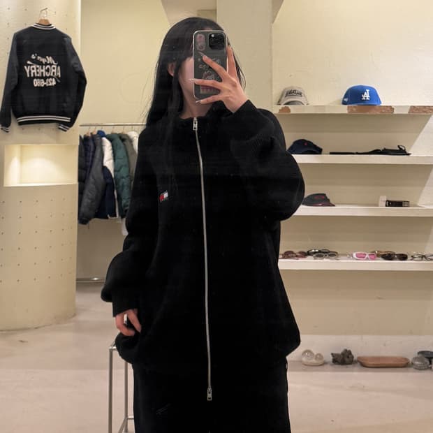 타미진스 플래그 로고 집업 니트 U796