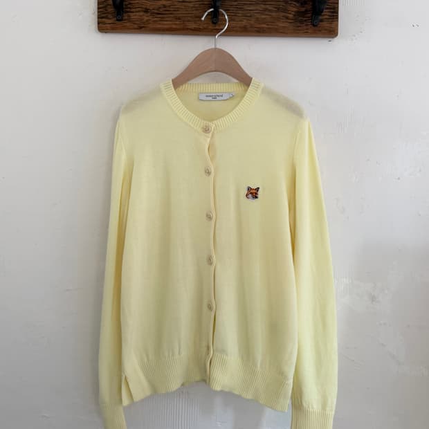메종키츠네 폭스패치 레몬컬러 라운드넥 울 가디건