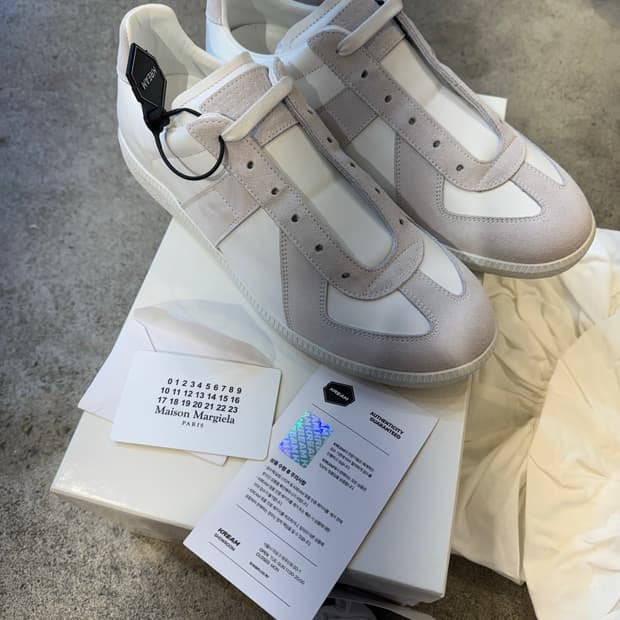 메종 마르지엘라   독일군 스니커즈 흰색 41사이즈 새상품입니다