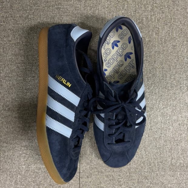 아디다스 베를린 네이비펜톤 250