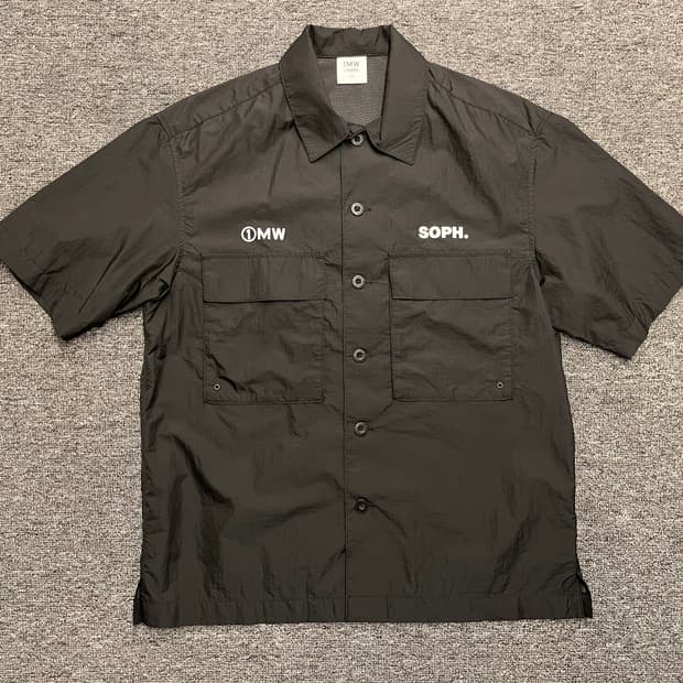 [90] 1MW by SOPH. 블랙 반팔 셔츠