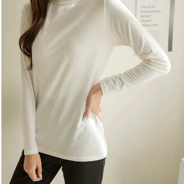 화이트 폴라 티셔츠