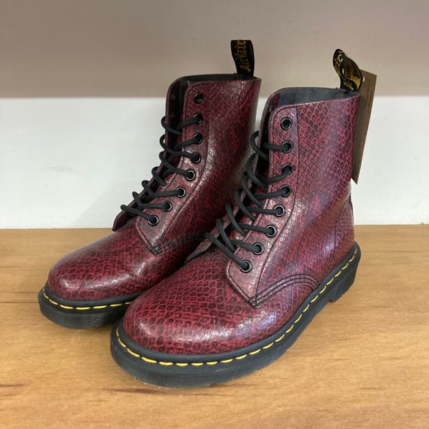 닥터마틴 1460 ‘버건디 스네이크’
