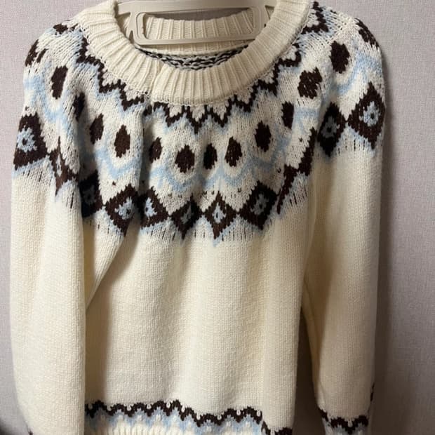 아이보리 노르딕 패턴 니트(한번착용)