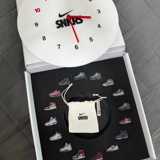나이키 SNKRS 시계(500개한정)