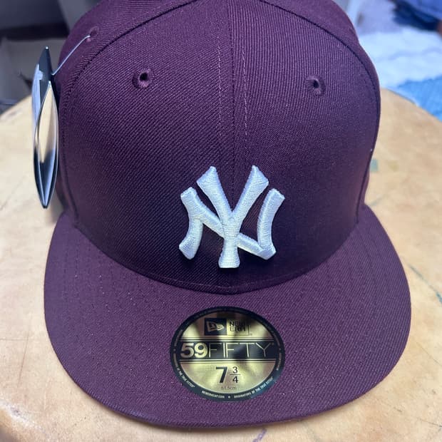 뉴에라 MLB 뉴욕 양키스 베이직 피티드캡 마룬 734