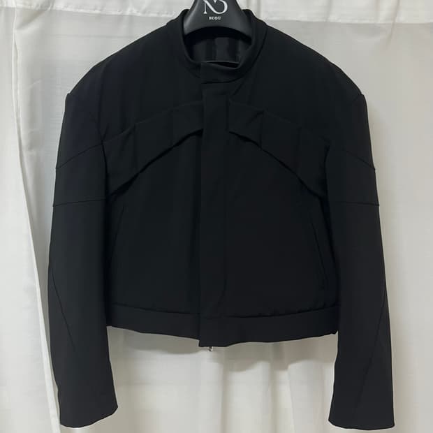 [논노드] 패디드 크롭 라이더 자켓