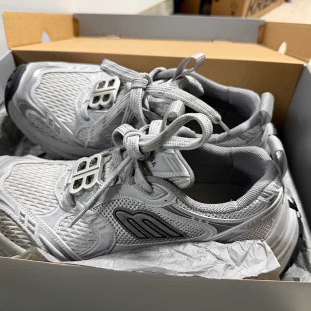 발렌시아가 6XL 실버 (신상) 사이즈 - 41 (급매)