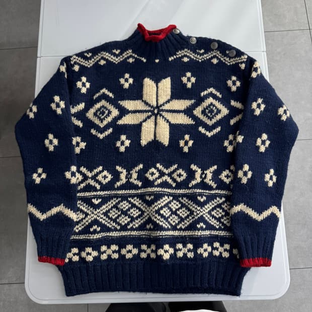 폴로 숄더버튼 니트 