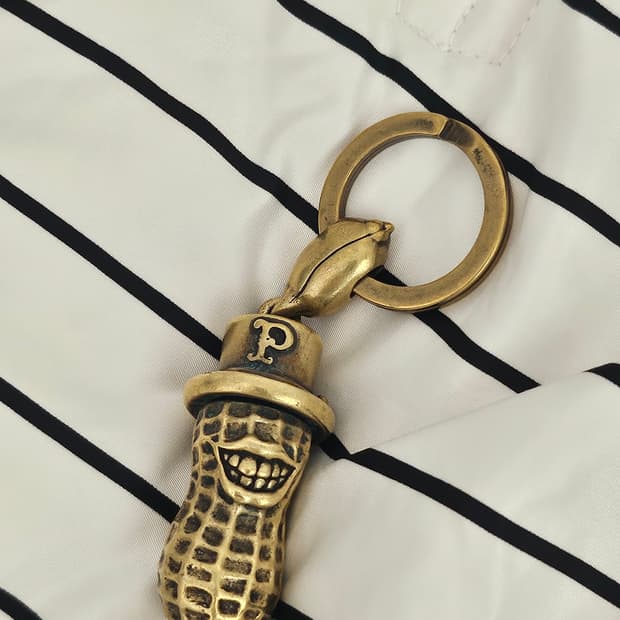 피넛츠앤코(PEANUTS & CO)의 야치마타 베로 피넛 펜던트XL