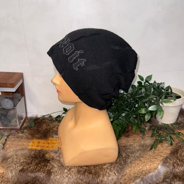 MLB black damage lettering loose beanie