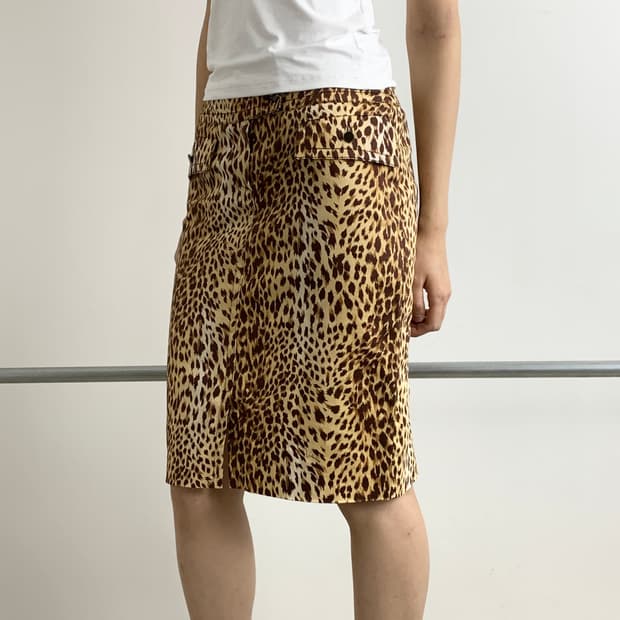 발렌티노 레오파드 패턴 햄 슬릿 스커트