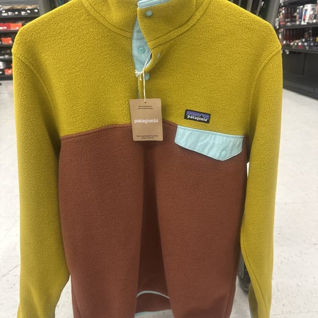 23FW 파타고니아 신칠라 스냅-T 옐로우/브라운