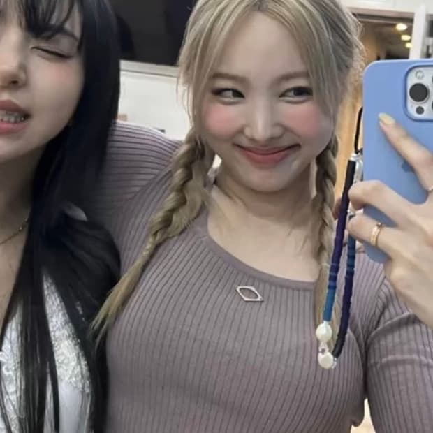 미스치프 반팔 스퀘어넥 니트