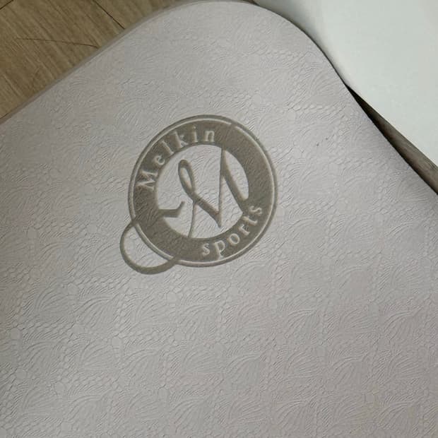 더언더블 후드집업