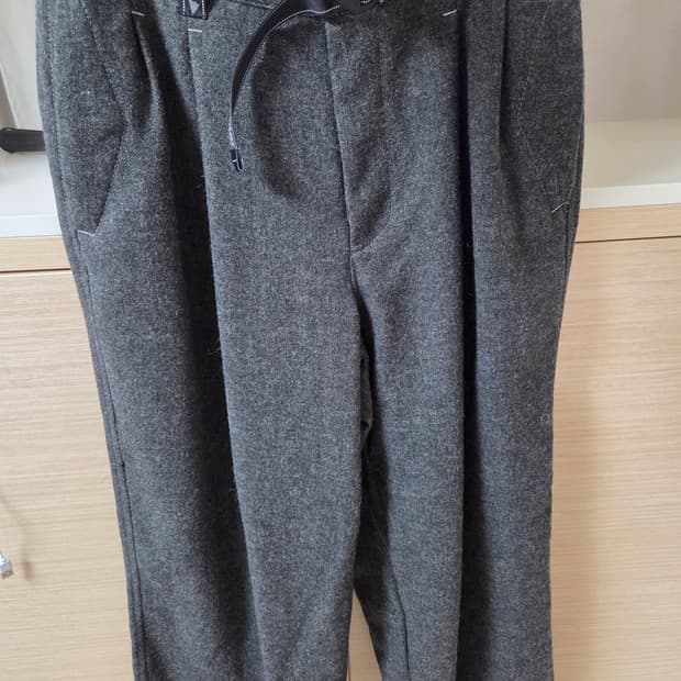 And Wander 앤드원더 핀턱팬츠