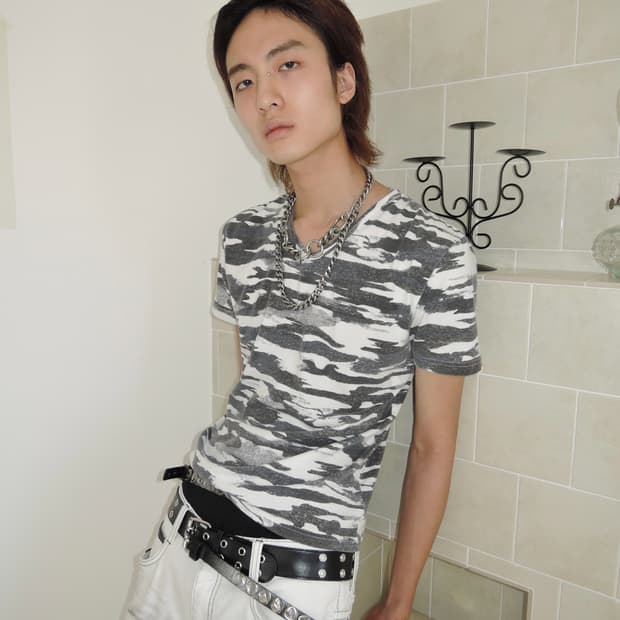 Camouflage v-neck t-shirt